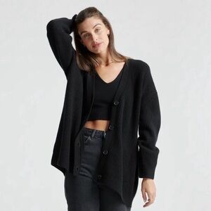 Quince Mongolian Cashmere Oversized Boyfriend Cardigan Sweater in black size XS